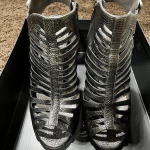 VINCE CAMUTO - APHRODITE (Size 7.5M)